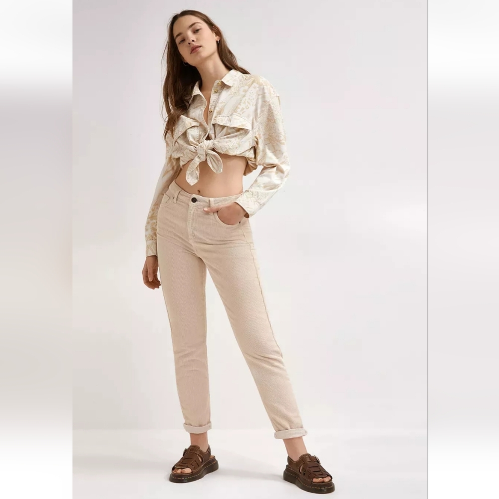BDG Mom High-rise trousers Ecru pink corduroy pants jeans Size 28 100% cotton